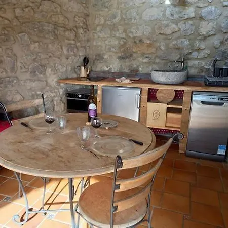לינה וארוחת בוקר Domaine De Peyre Brune *