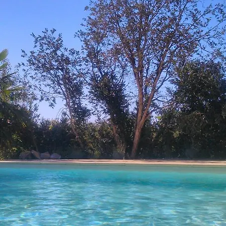 לינה וארוחת בוקר Domaine De Peyre Brune *